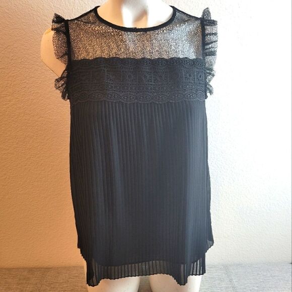NANETTE LEPORE Pleated Blouse With Lace Detail - Picture 1 of 9